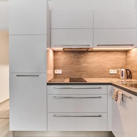 Elite - Fristenskeho B405,